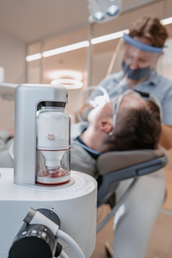 Zahnkonform Professionelle Zahnreinigung mit Airflow - unsere Praxen in Pforzheim und Entringen