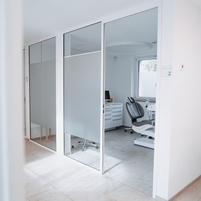 Zahnkonform Dr. Walker und Kollegen Entringen Blick in das Behandlungszimmer