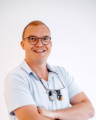 Portrait von Dr. Uwe Walker – Zahnarzt in Entringen