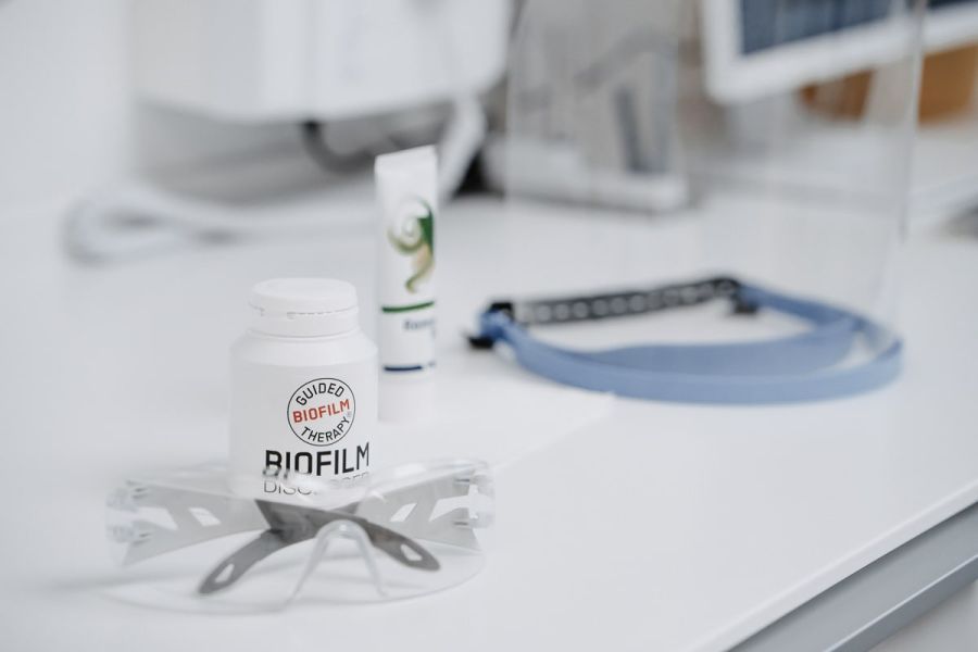Biofilm Therapie für Professionelle Zahnreinigung